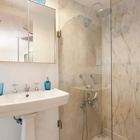 Апартаменты Principe Real Swoonworthy, Pristine, 1br *